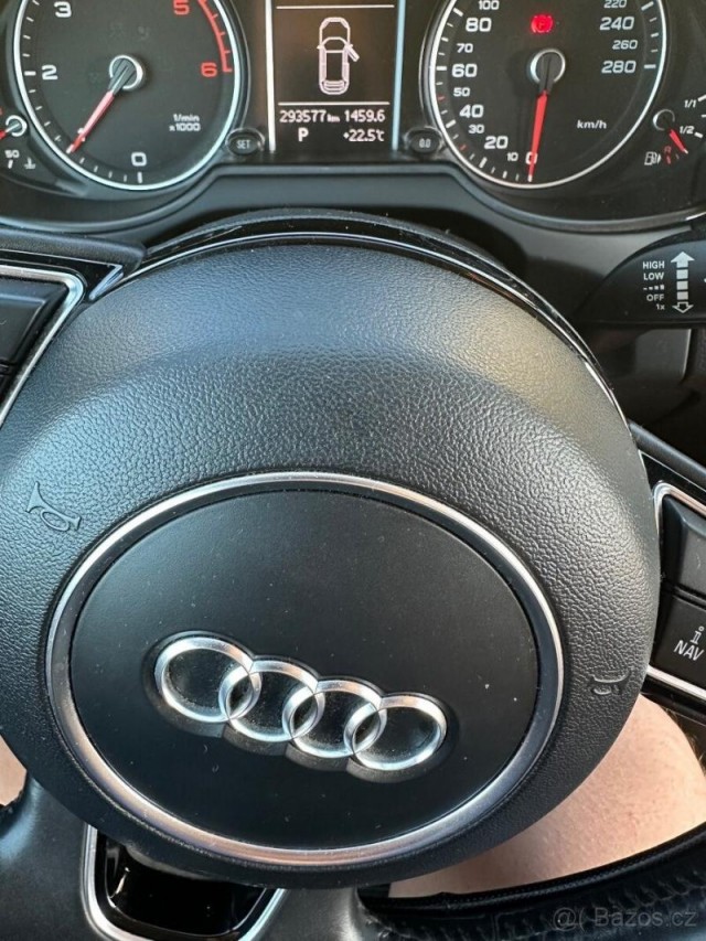 Audi Q5 TDI 4X4 ( 320 000 KČ)