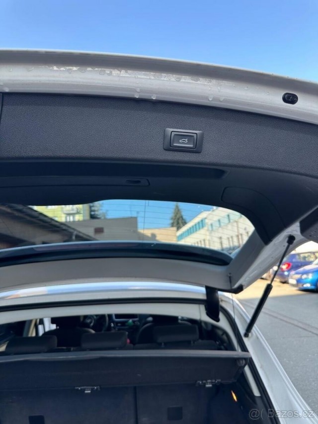 Audi Q5 TDI 4X4 ( 320 000 KČ)