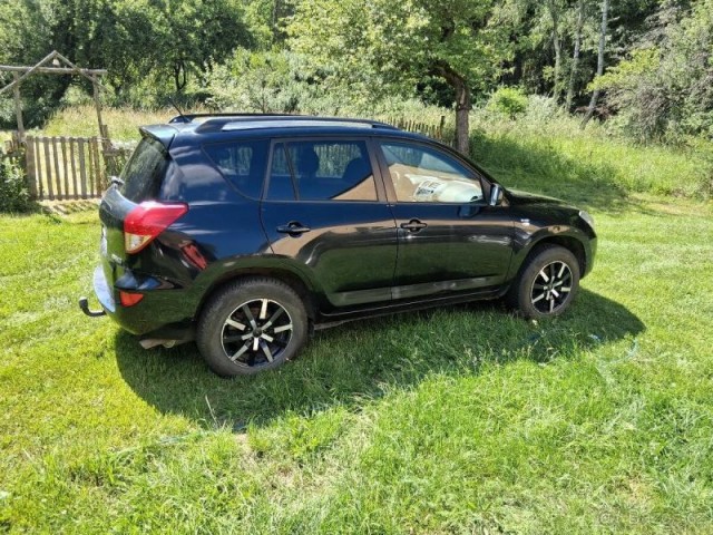 Toyota RAV4 2,2   r. v. 2008, spolehlivé S