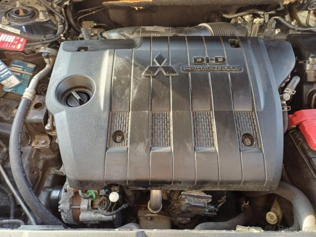 Mitsubishi Outlander 2,2   Nabizim k prodei