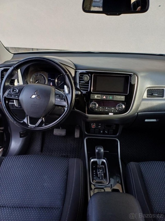 Mitsubishi Outlander 2,2   Nabizim k prodei