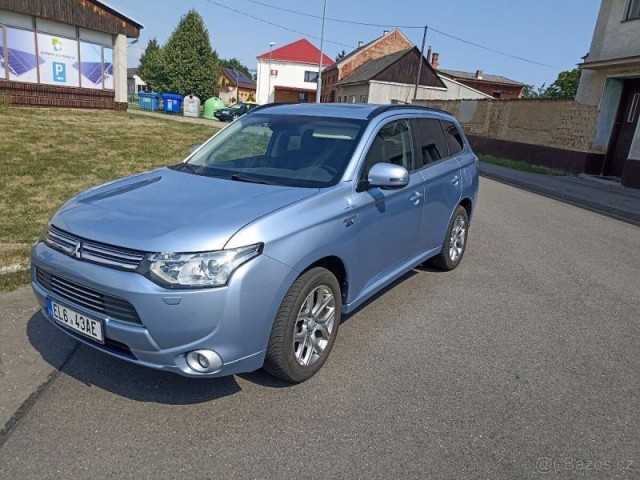 Mitsubishi Outlander 2,0   PHEV 4×4 – plug-in hybri
