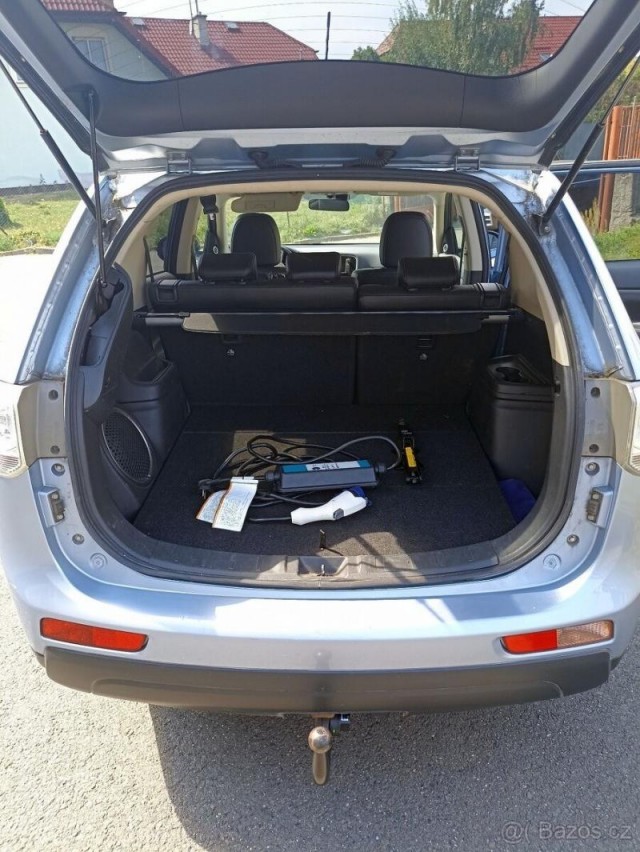 Mitsubishi Outlander 2,0   PHEV 4×4 – plug-in hybri
