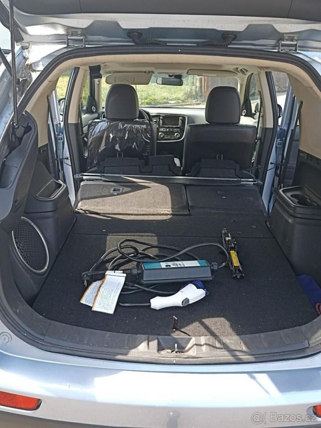 Mitsubishi Outlander 2,0   PHEV 4×4 – plug-in hybri