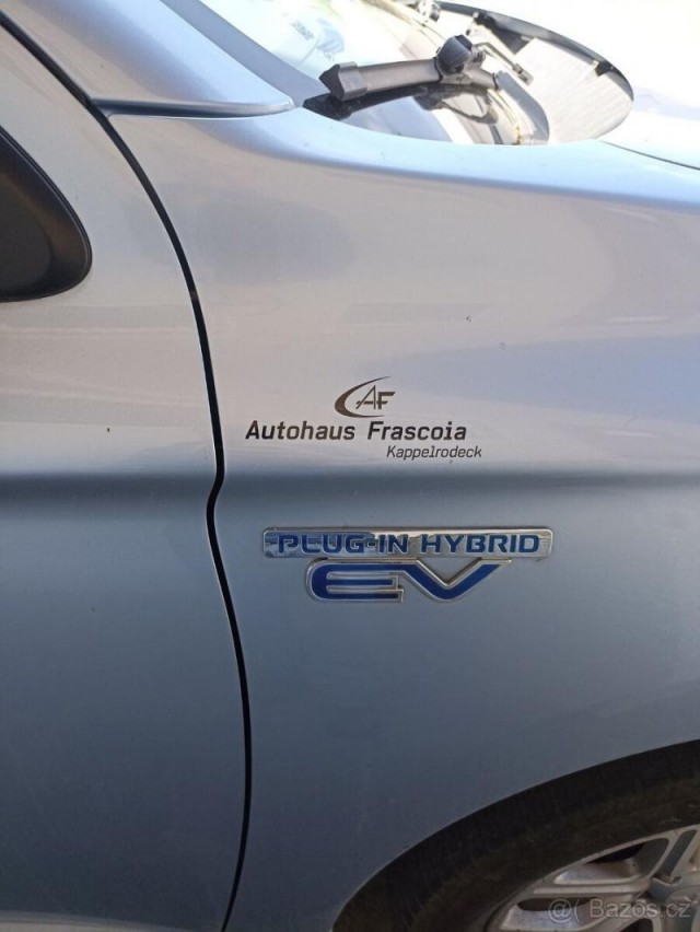 Mitsubishi Outlander 2,0   PHEV 4×4 – plug-in hybri