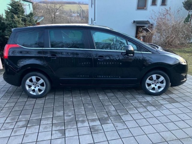 Peugeot 5008 2,0   HDI, 110KW 7 mist, panor