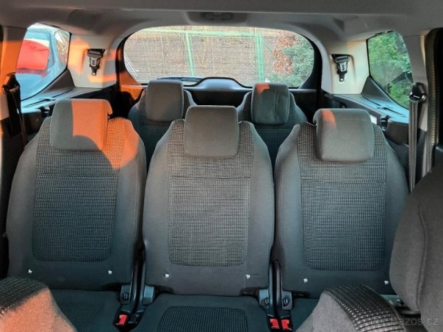 Peugeot 5008 2,0   HDI, 110KW 7 mist, panor