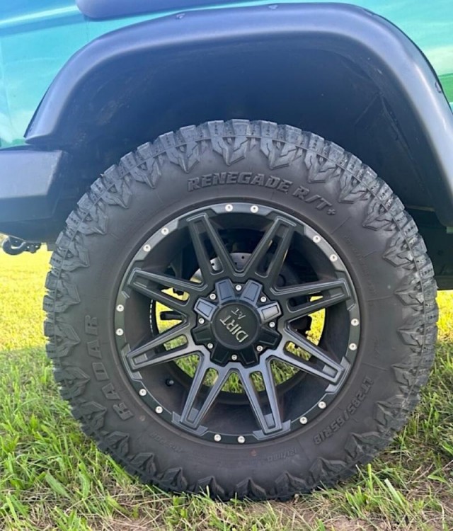 Land Rover Discovery 2,0   2 TD5 – kompletní RESTOM