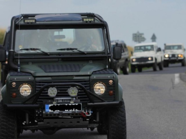 Land Rover Defender 