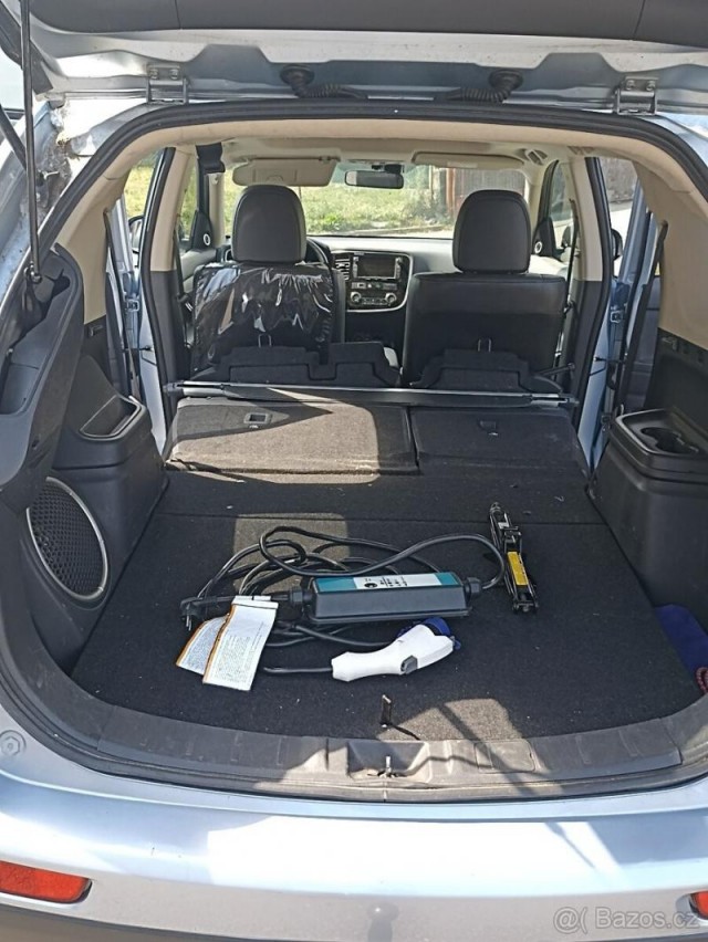 Mitsubishi Outlander 2,0   PHEV 4×4 – plug-in hybri