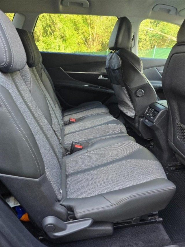 Peugeot 5008 1,5   59 000 km/ 1.majitel/ v 
