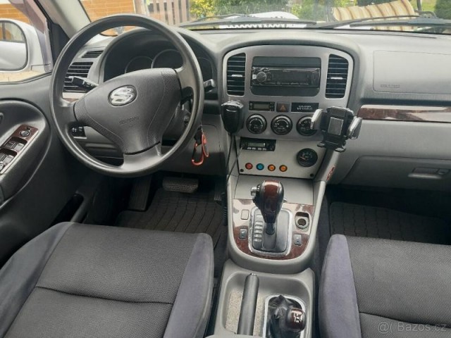 Suzuki Grand Vitara 2,5   V6 automat