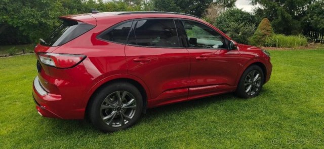 Ford Kuga 2,5   FHEV STLine X v zaruce