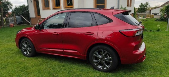 Ford Kuga 2,5   FHEV STLine X v zaruce