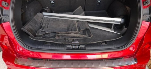 Ford Kuga 2,5   FHEV STLine X v zaruce