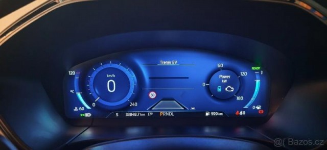 Ford Kuga 2,5   FHEV STLine X v zaruce