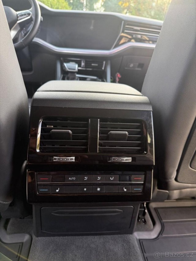 Volkswagen Touareg 3,0   V6 210kW TOP STAV