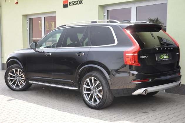 Volvo XC90 D5 AWD MOMENTUM ČR